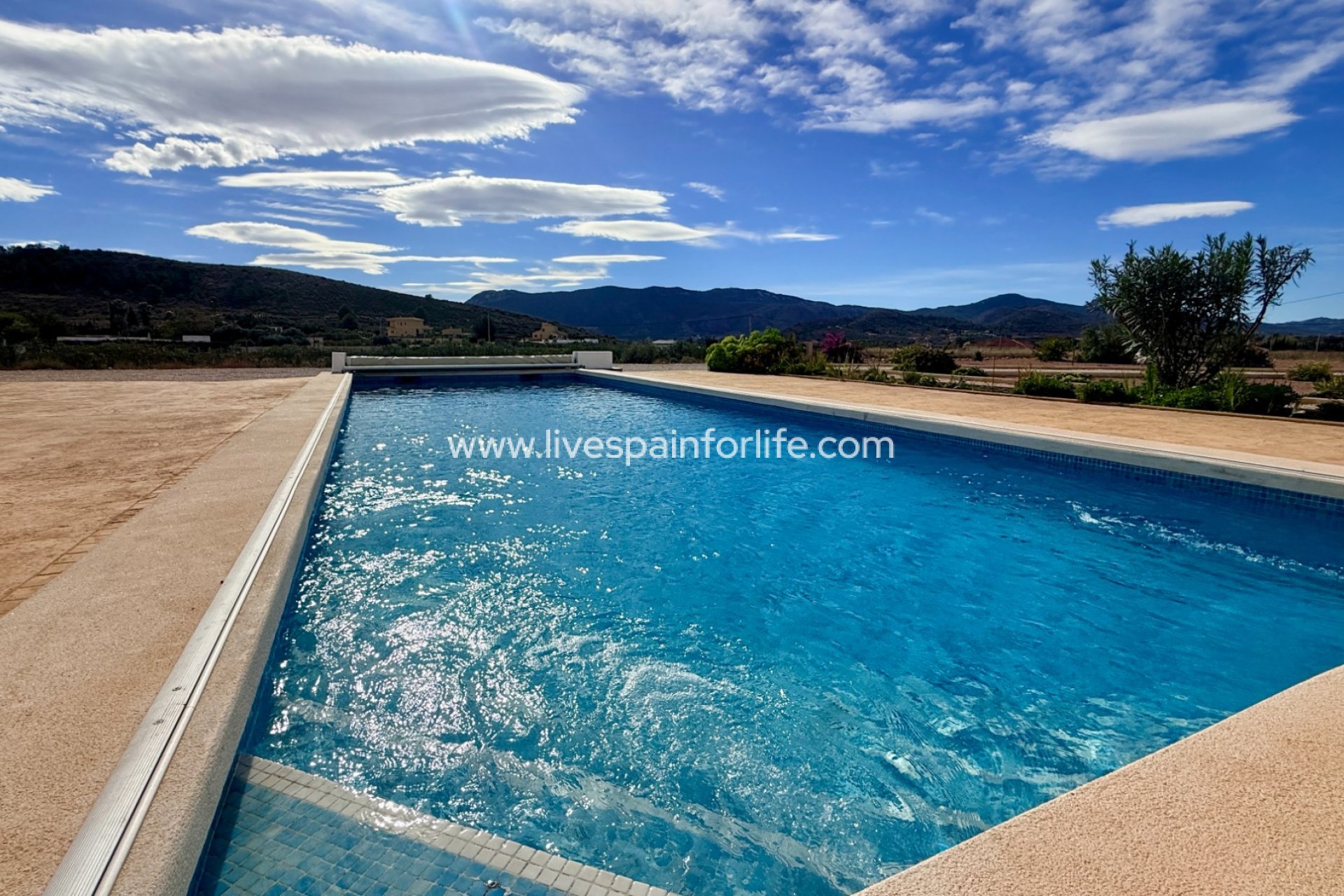 Revente - Villa (indépendant) -
Hondon De Las Nieves