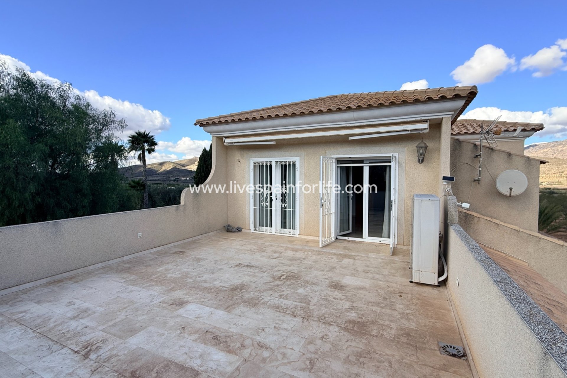 Revente - Villa (indépendant) -
Hondon De Las Nieves