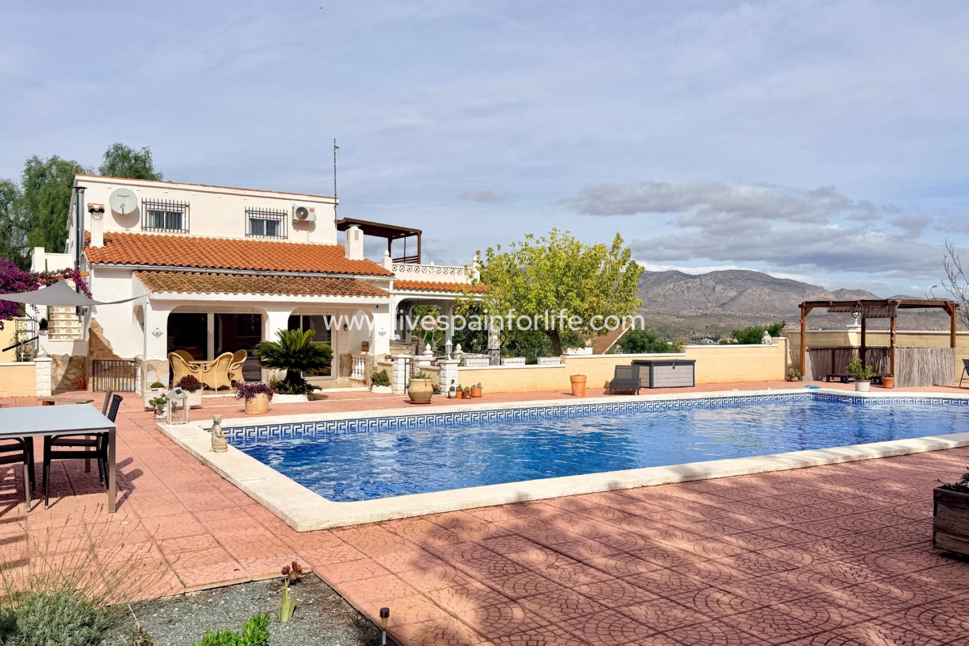 Revente - Villa (indépendant) -
Hondon De Los Frailes