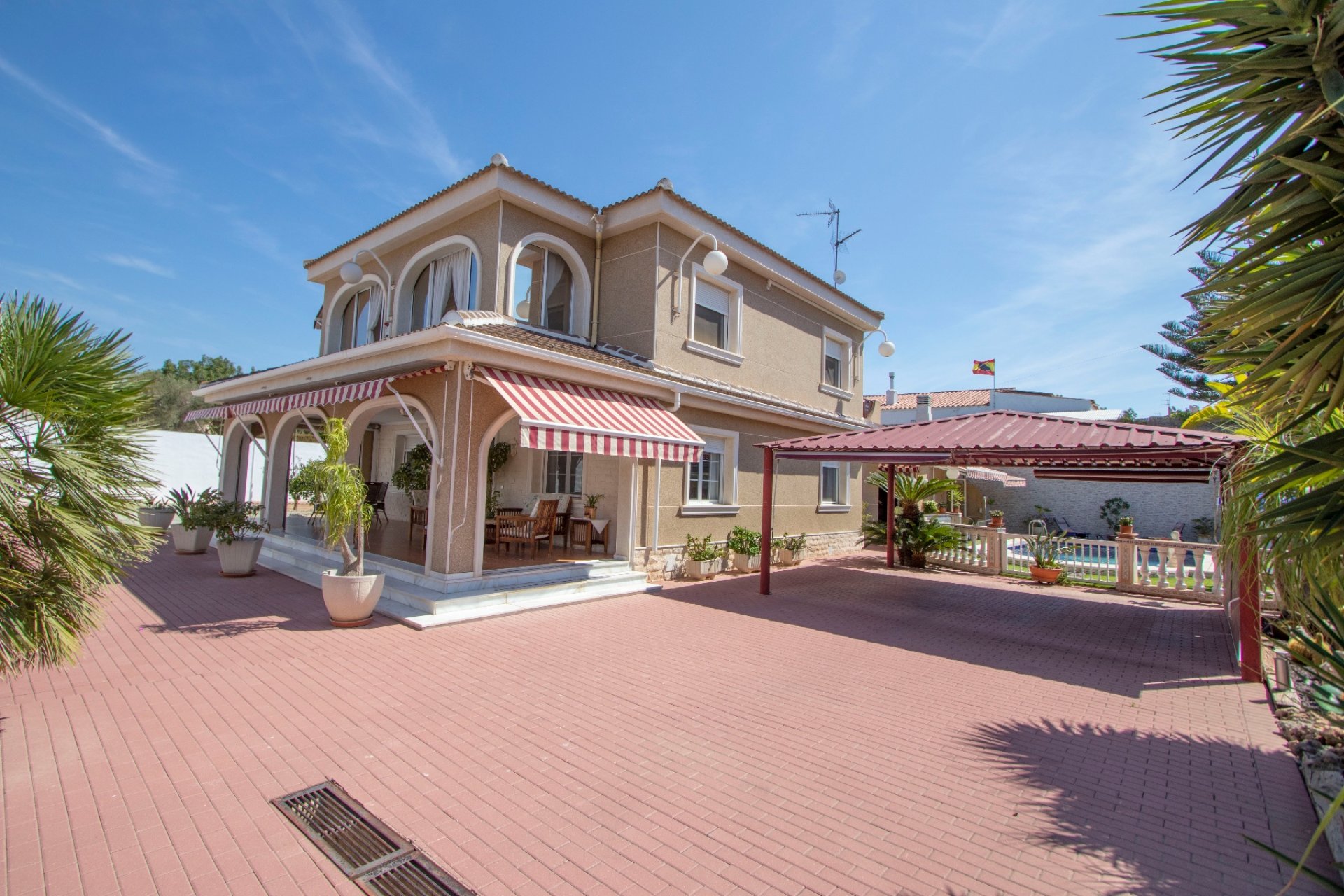 Revente - Villa (indépendant) -
La Marina