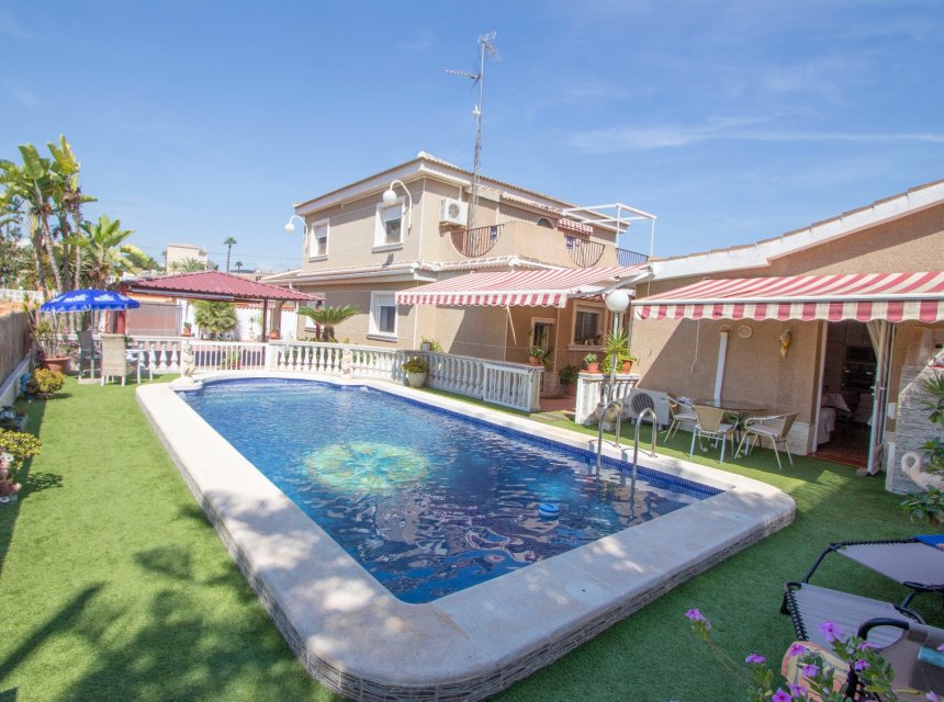 Revente - Villa (indépendant) -
La Marina