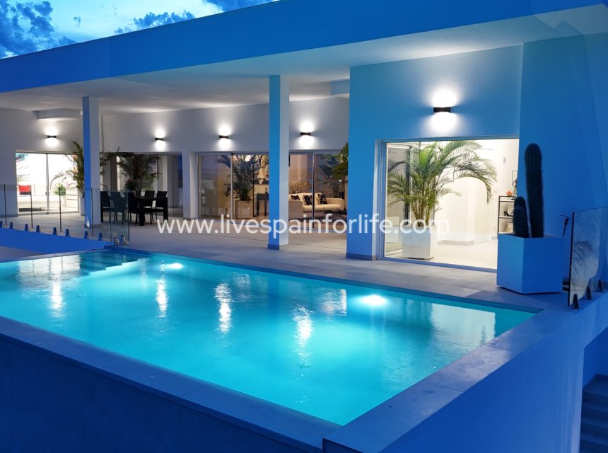 Revente - Villa (indépendant) -
La Marina