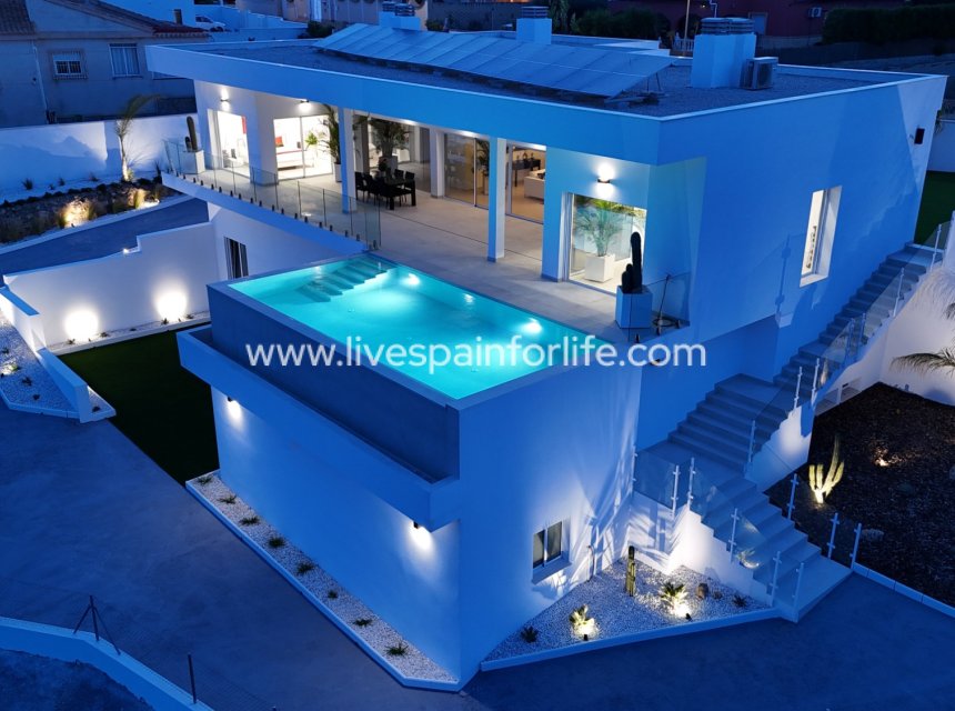 Revente - Villa (indépendant) -
La Marina