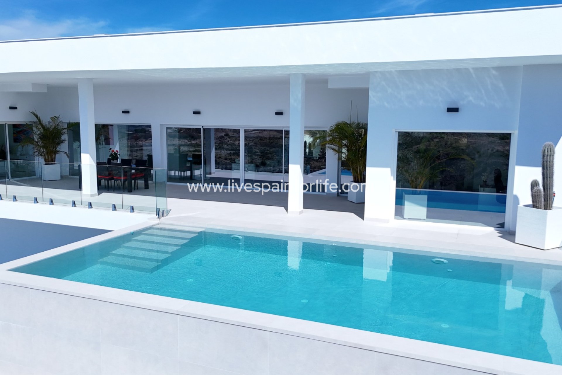 Revente - Villa (indépendant) -
La Marina