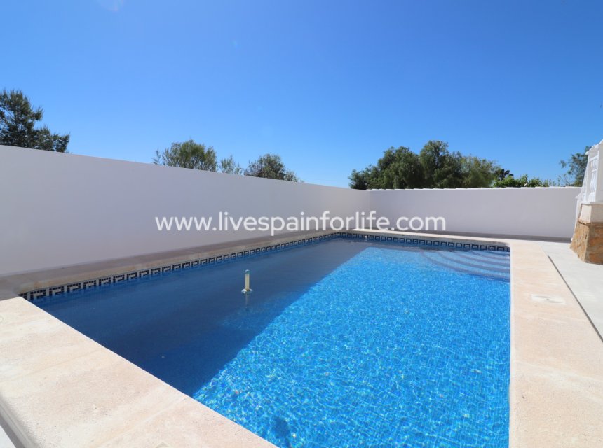 Revente - Villa (indépendant) -
San Miguel De Salinas - Lake View Mansions