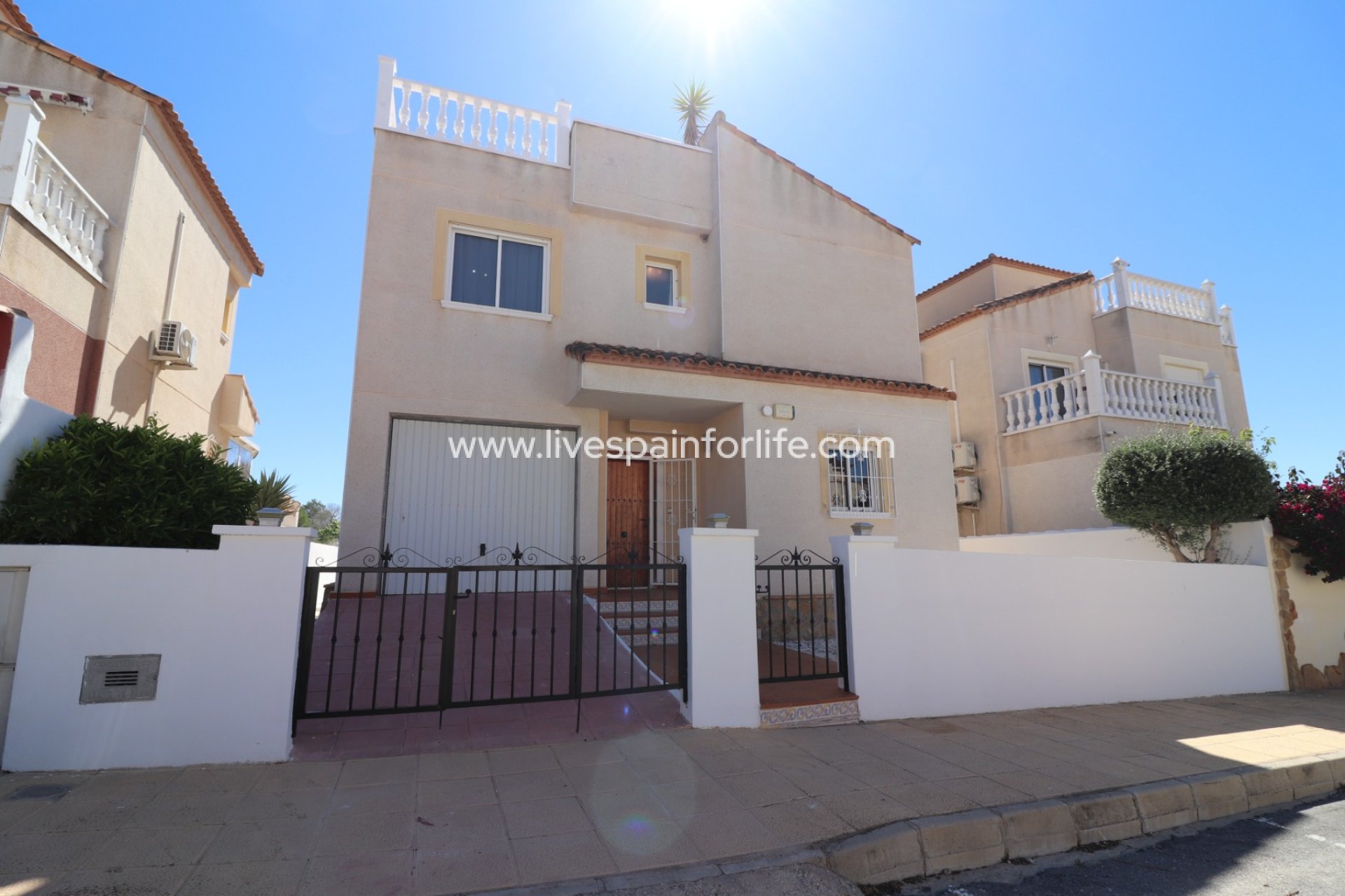 Revente - Villa (indépendant) -
San Miguel De Salinas - Lake View Mansions