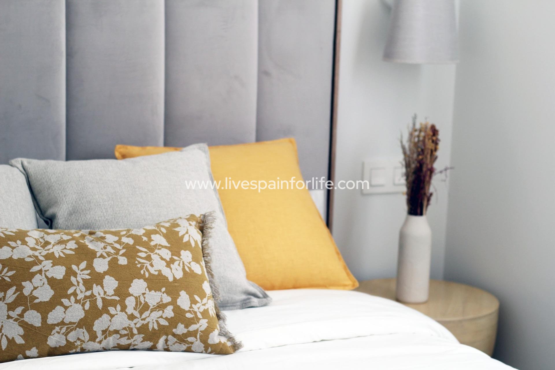  -  -
 - Torre De La Horadada