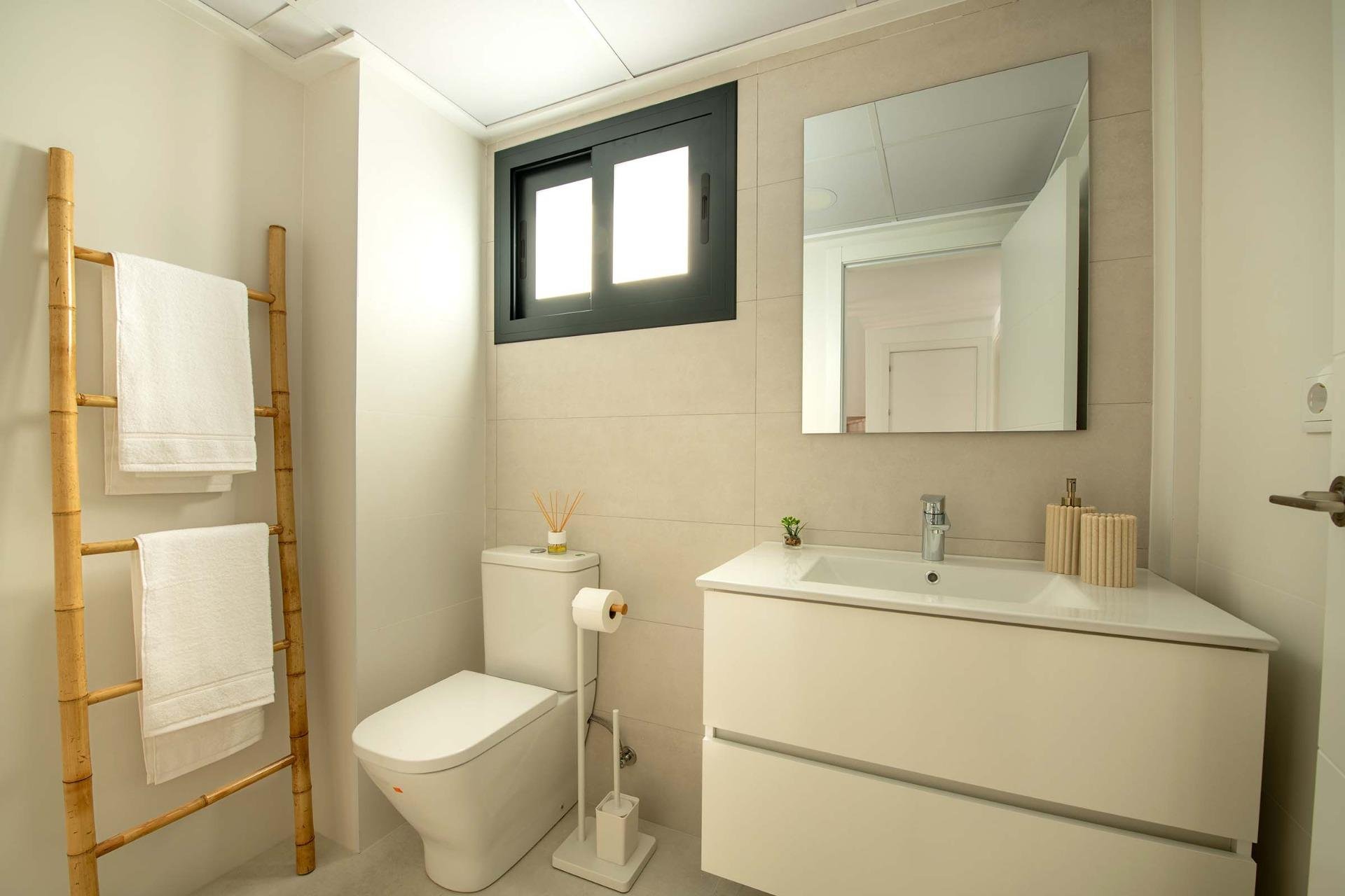  - Town house -
Cox - San Fernando