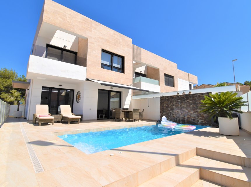  - Villa (alleenstaand) -
Orihuela Costa - Villamartin