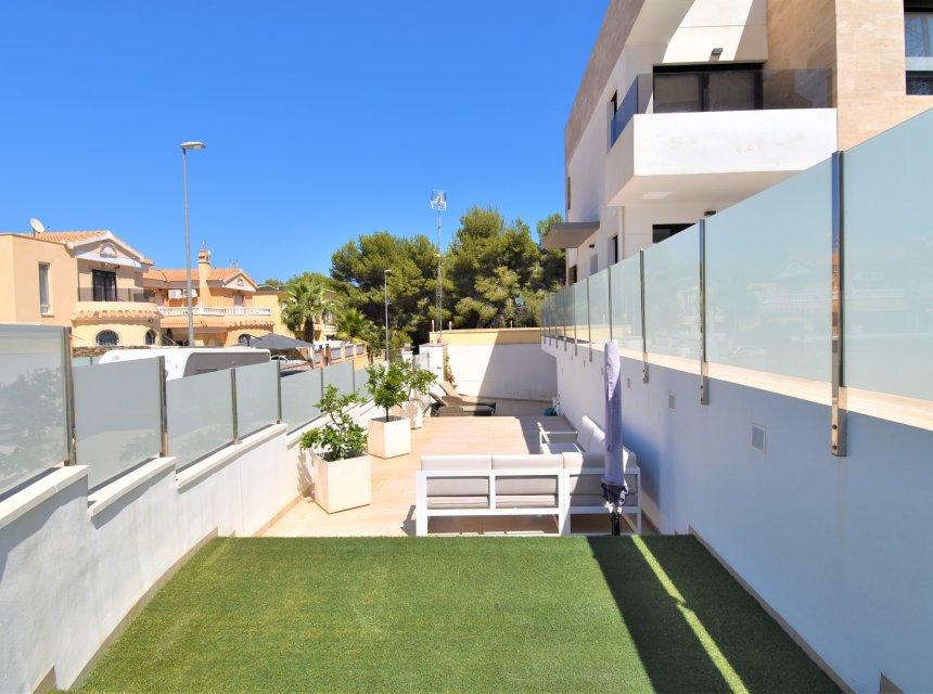 - Villa (alleenstaand) -
Orihuela Costa - Villamartin