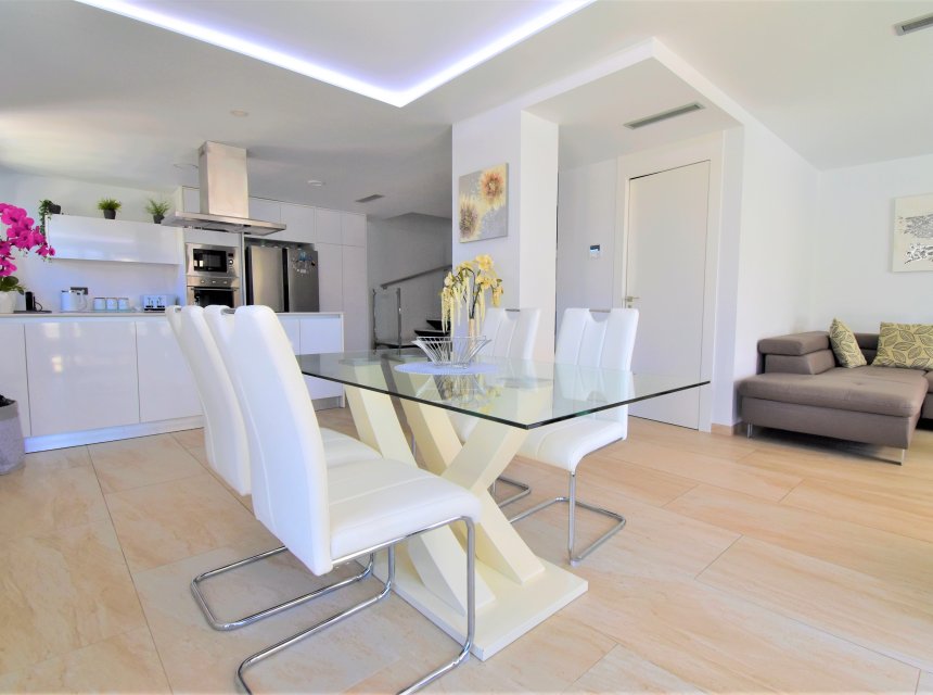  - Villa (alleenstaand) -
Orihuela Costa - Villamartin