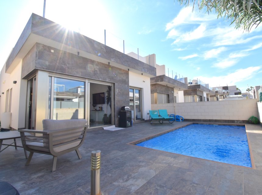  - Villa (alleenstaand) -
Orihuela Costa - Villamartin