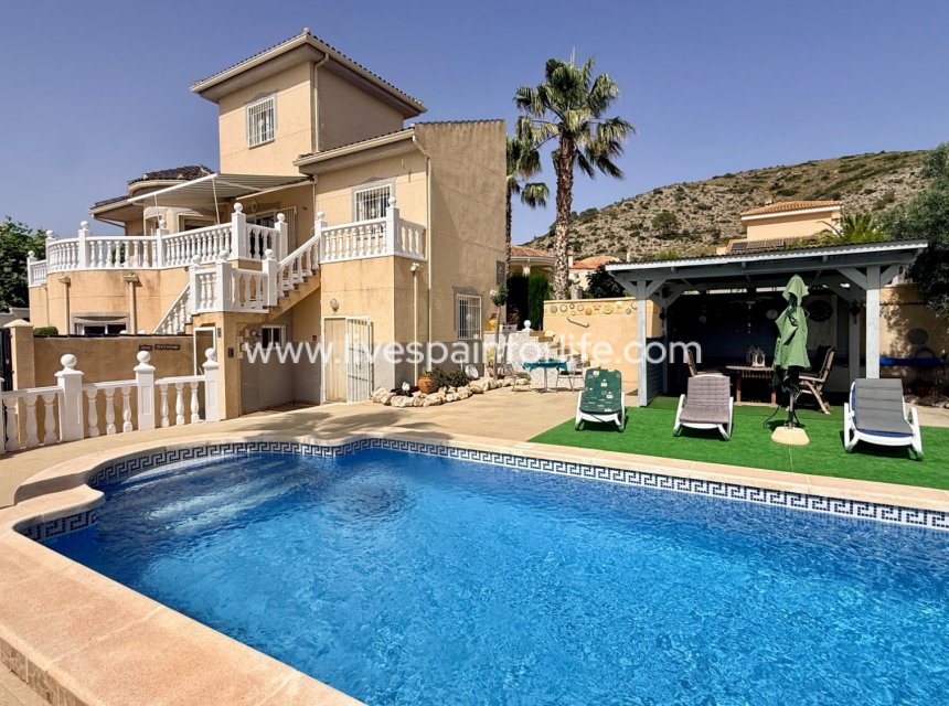  - Villa - Detached -
