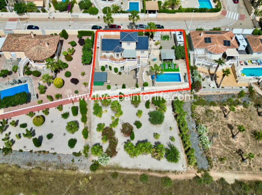  - Villa - Detached -
