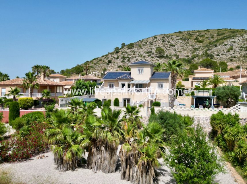  - Villa - Detached -
