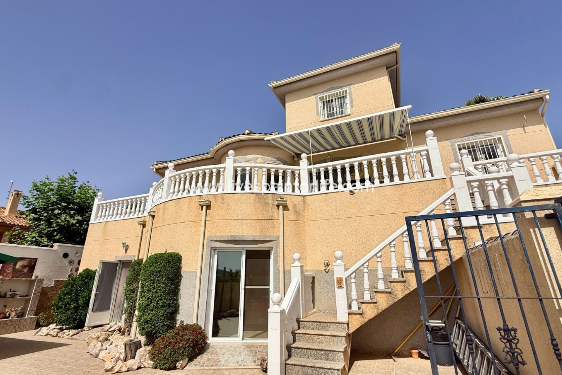  - Villa - Detached -
