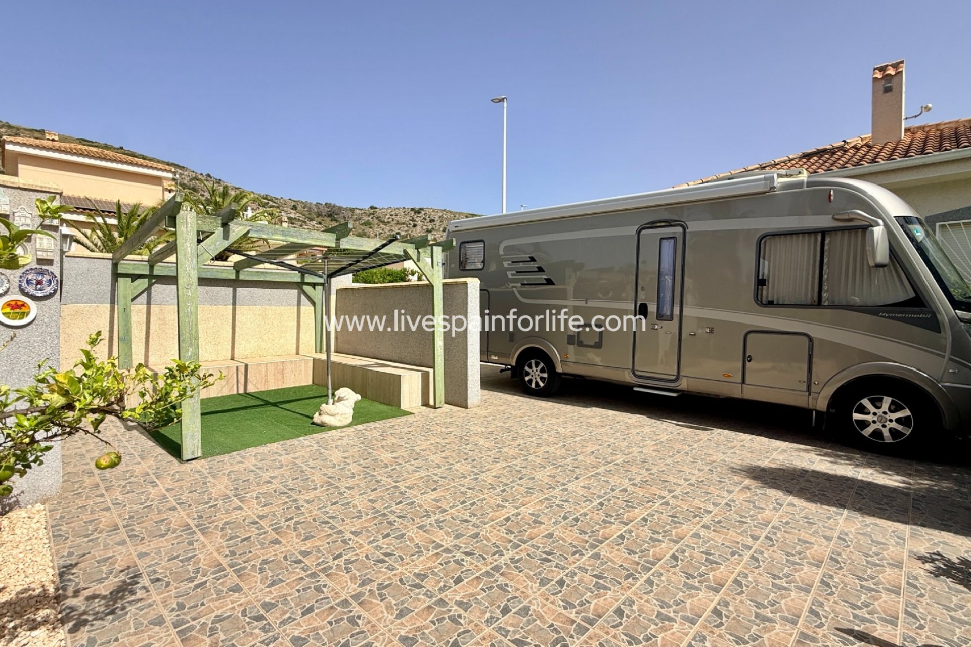  - Villa - Detached -
