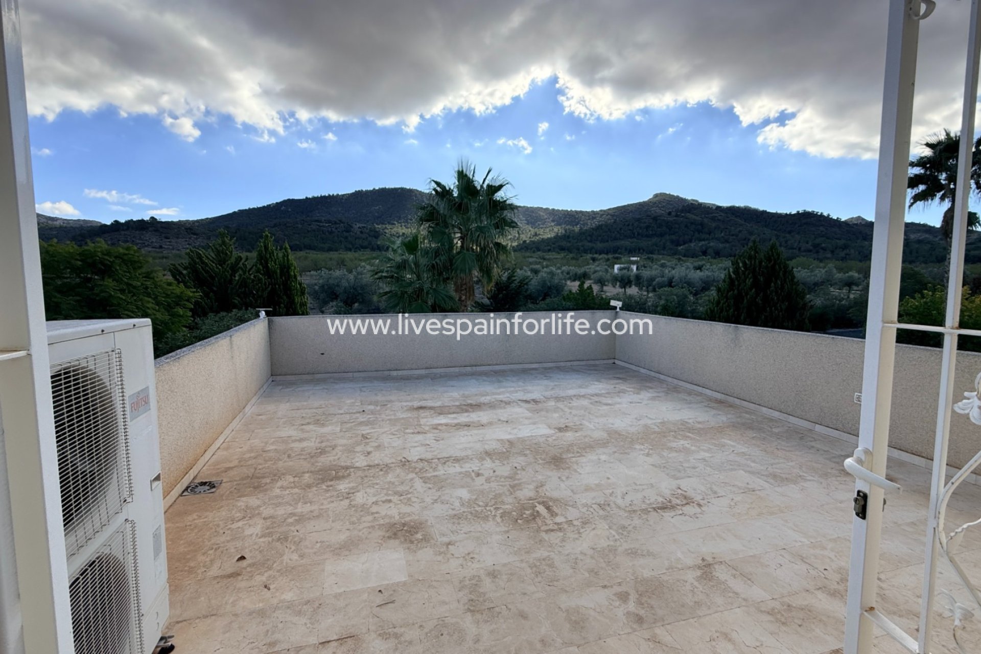  - Villa - Detached -
