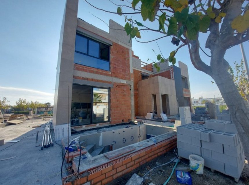  - Villa (semi-detached) -
