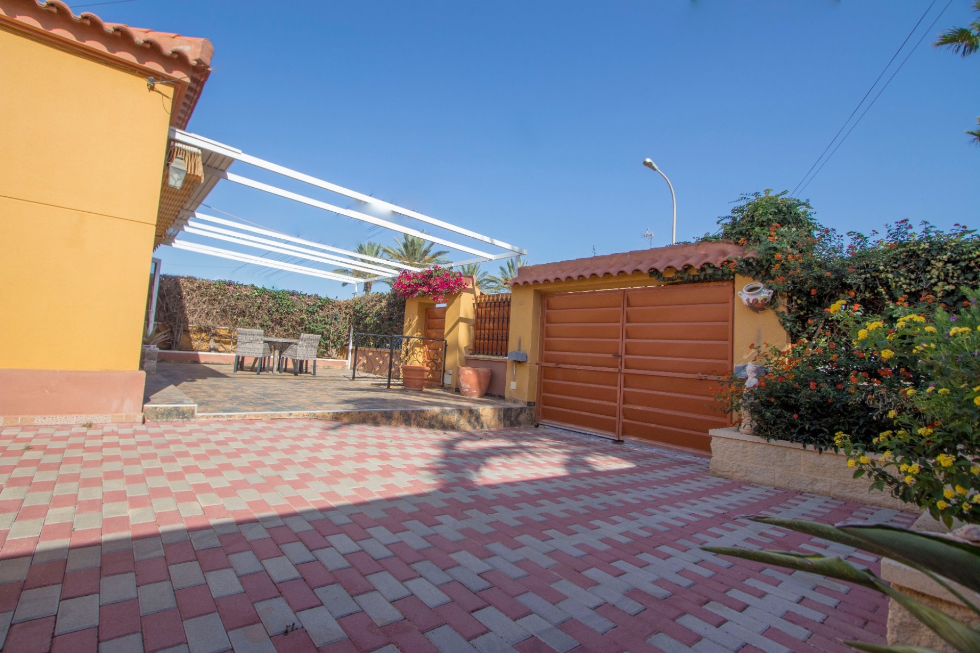  - Villa (semi-detached) -
