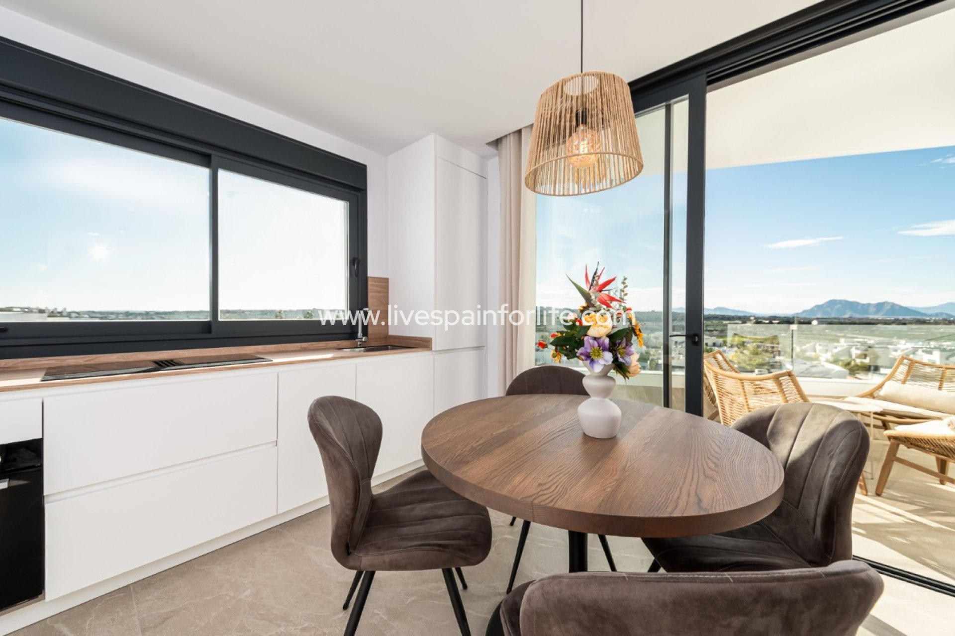 Weiterverkauf - Apartment - Top Floor -
Benijofar