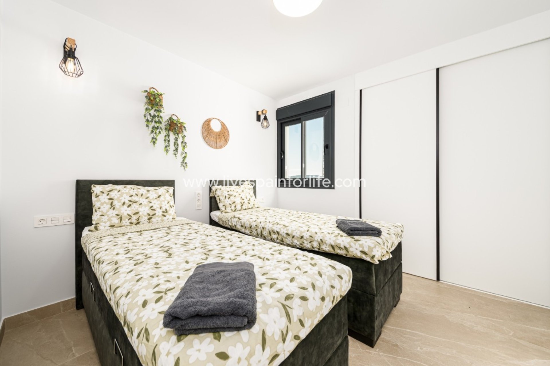 Weiterverkauf - Apartment - Top Floor -
Benijofar