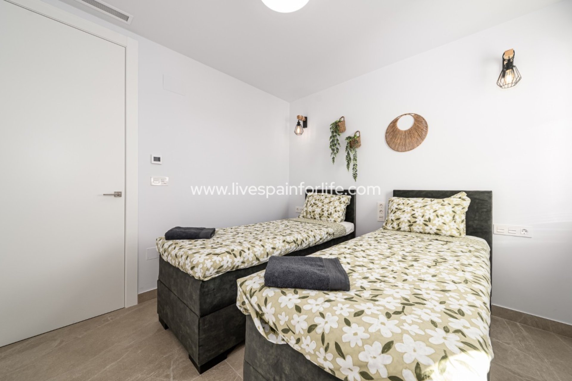 Weiterverkauf - Apartment - Top Floor -
Benijofar