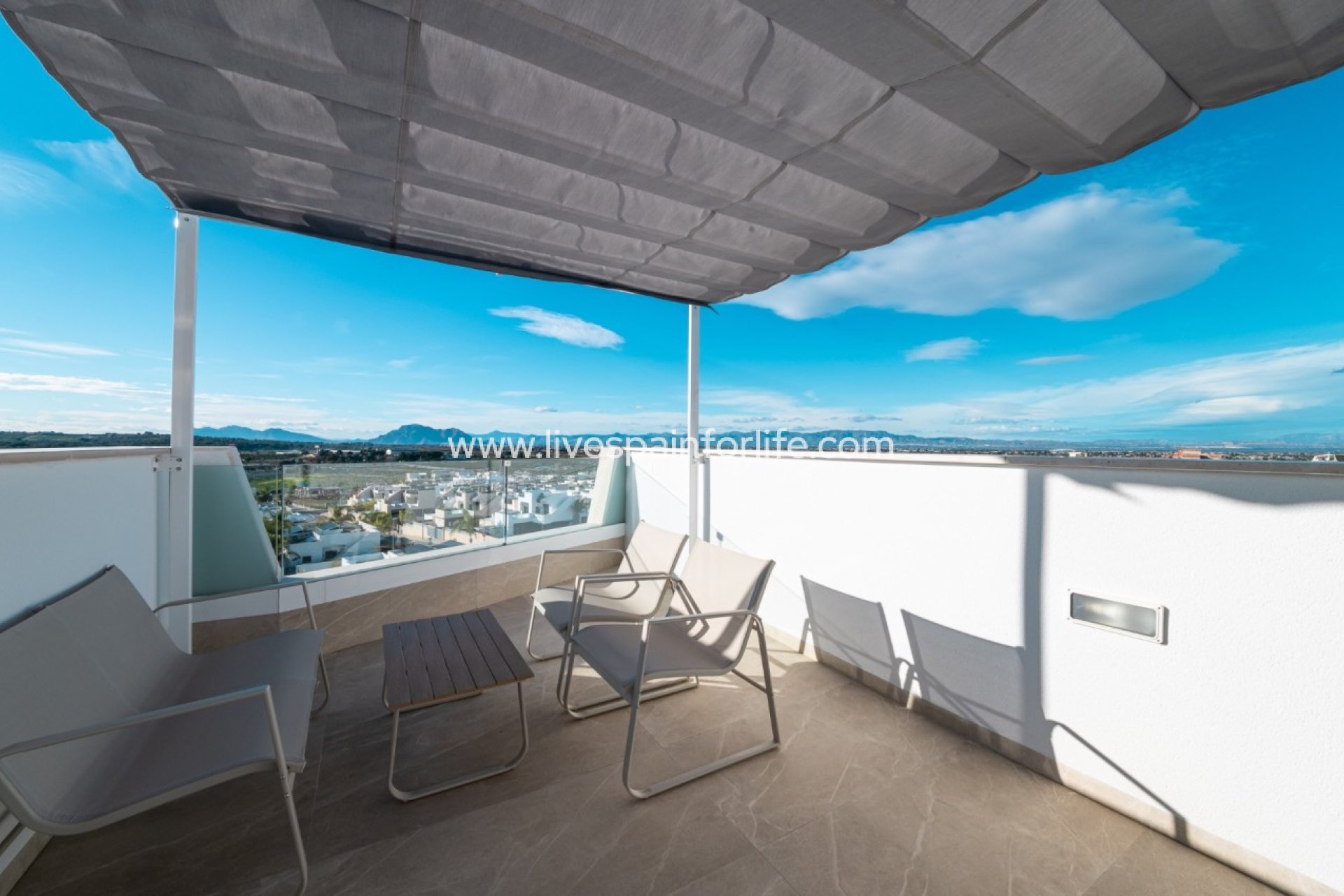 Weiterverkauf - Apartment - Top Floor -
Benijofar
