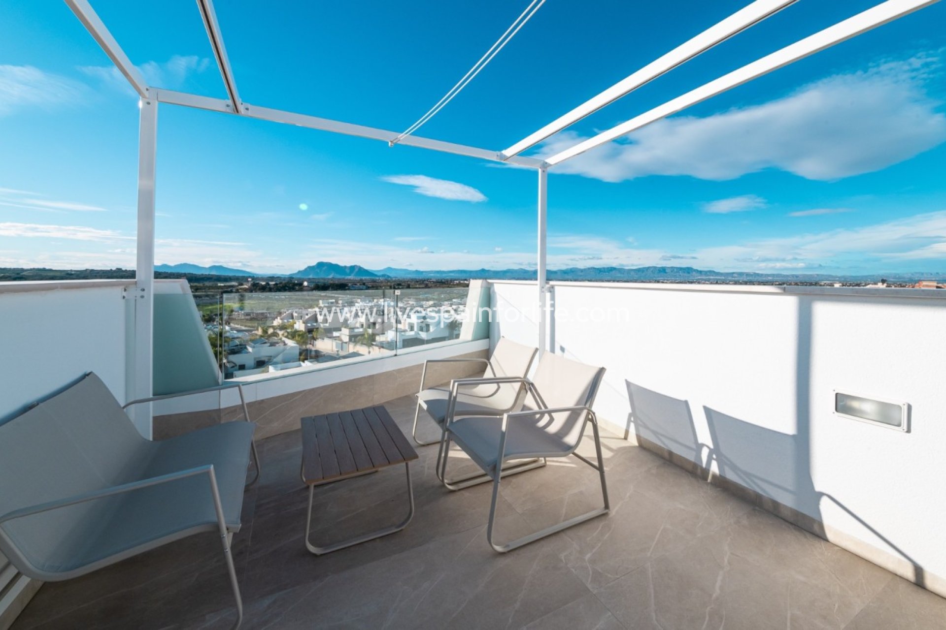 Weiterverkauf - Apartment - Top Floor -
Benijofar