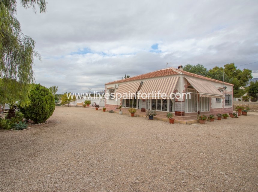 Weiterverkauf - Country house -
Albatera