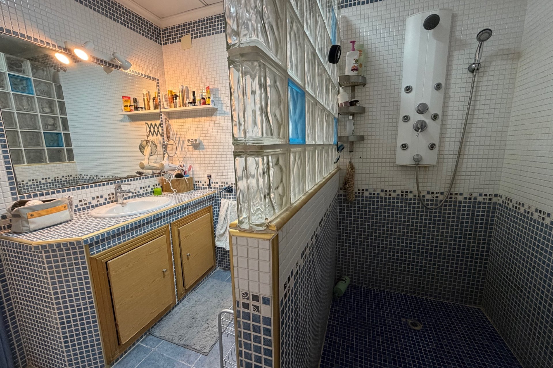 Weiterverkauf - Country house -
Alicante