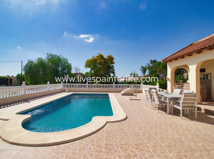 Weiterverkauf - Country house -
Alicante