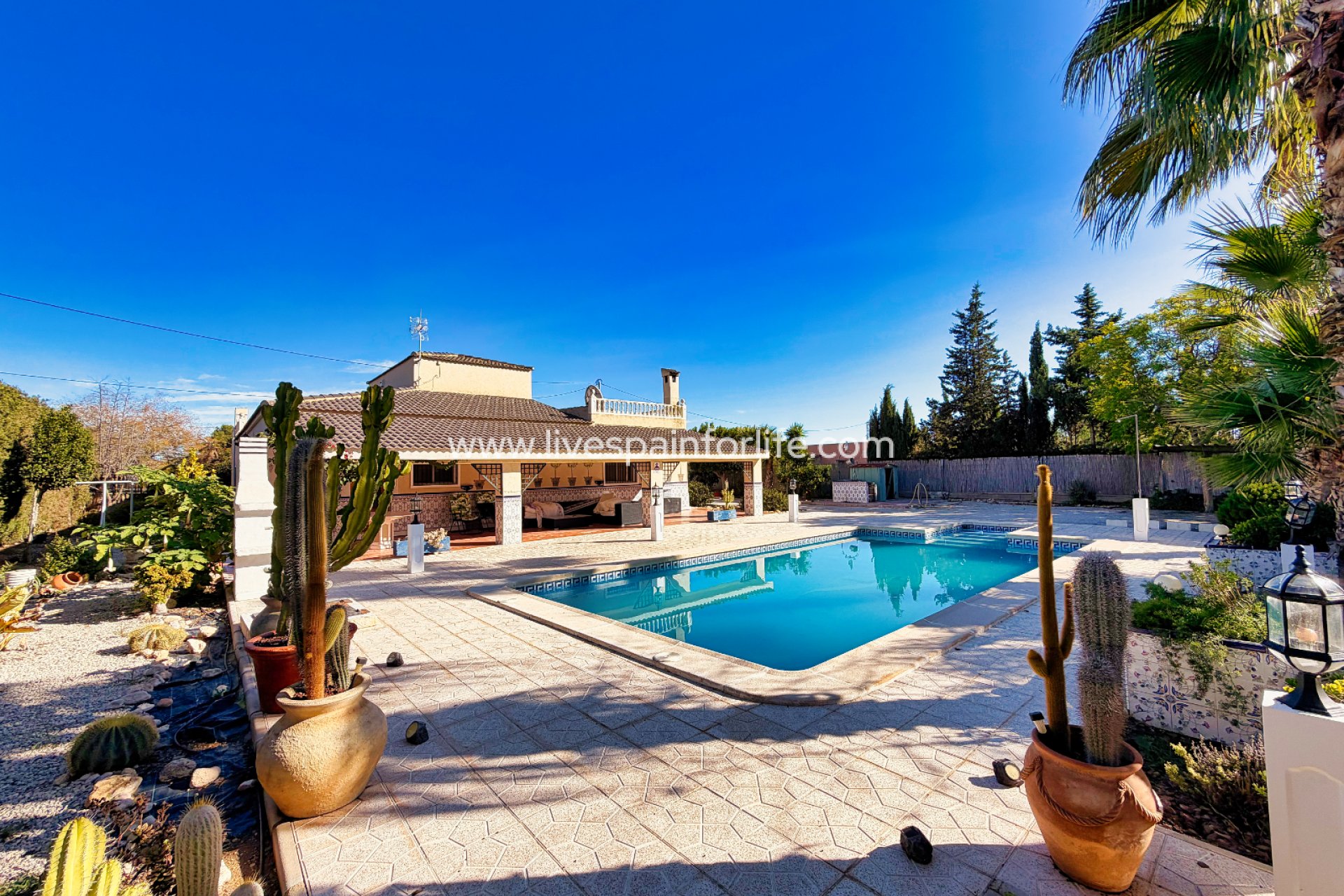 Weiterverkauf - Country house -
Alicante