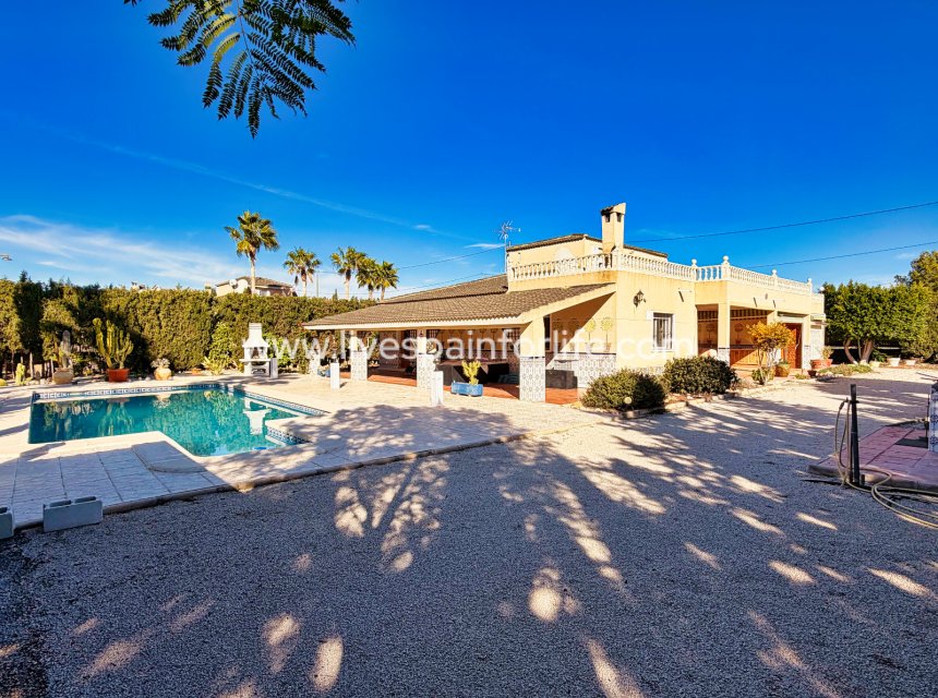 Weiterverkauf - Country house -
Alicante