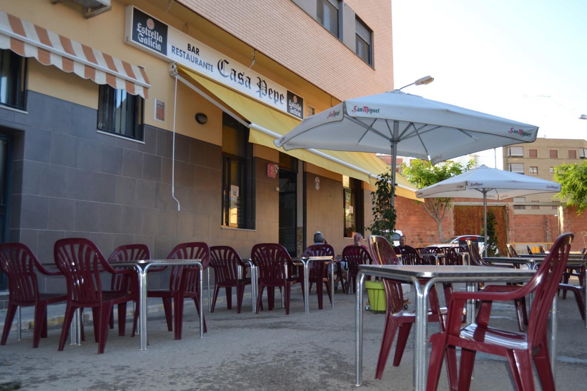 Weiterverkauf - Kommerziell -
Albatera