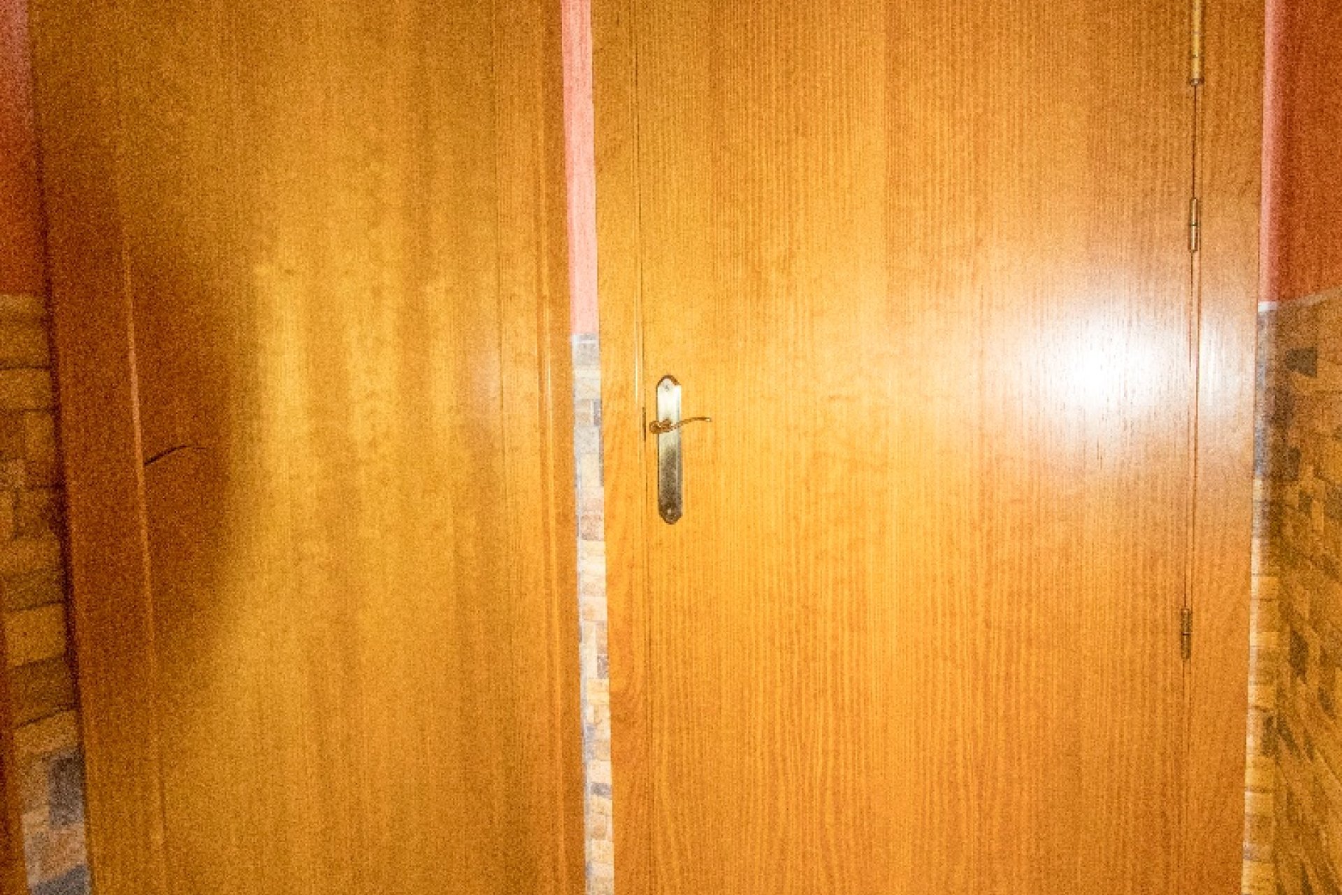 Weiterverkauf - Kommerziell -
Albatera