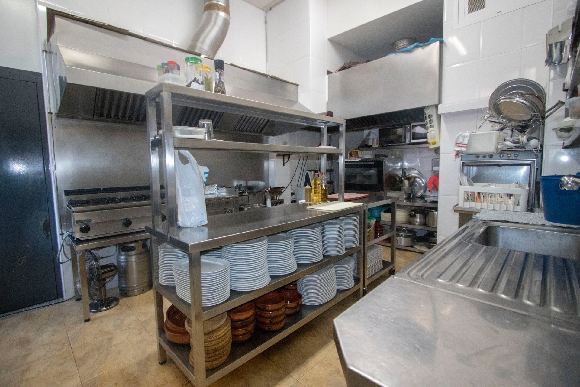 Weiterverkauf - Kommerziell -
Albatera