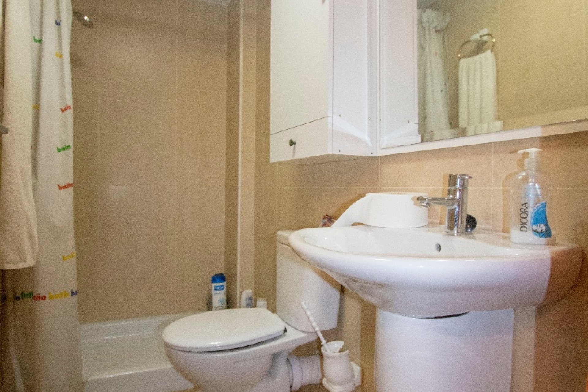 Weiterverkauf - Kommerziell -
Albatera