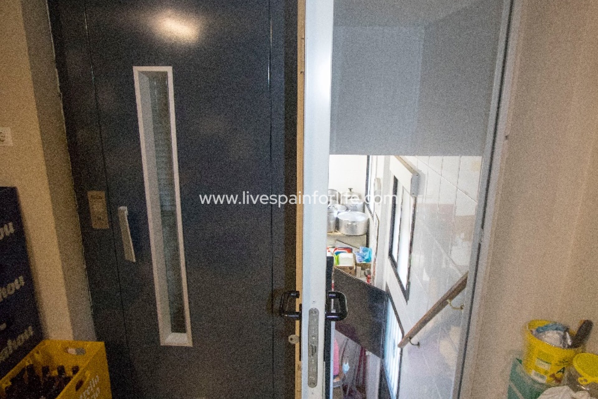 Weiterverkauf - Kommerziell -
Albatera