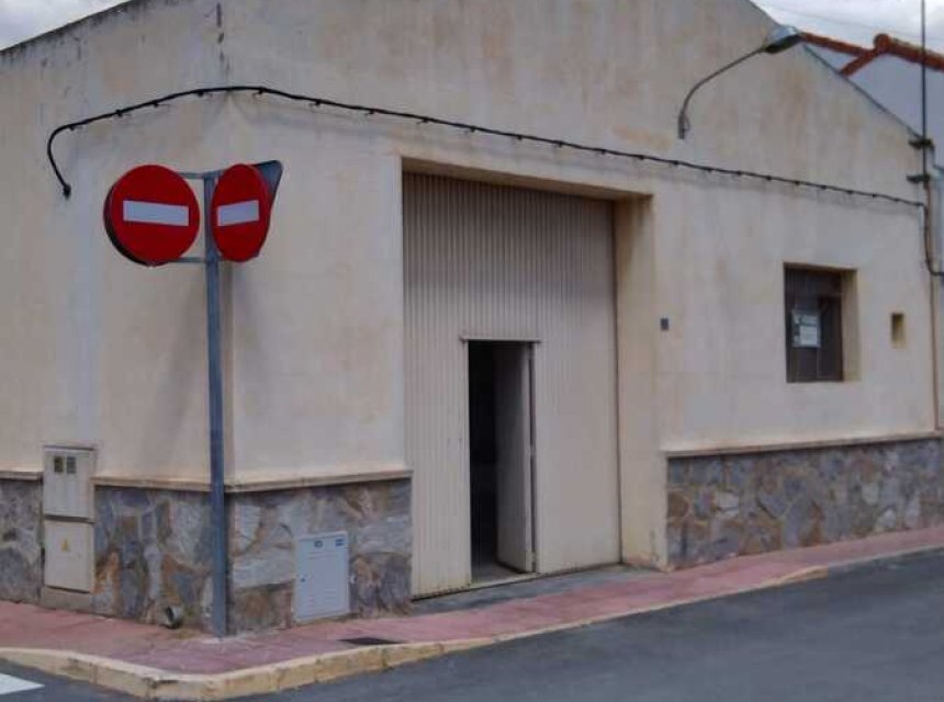 Weiterverkauf - Kommerziell -
Daya Vieja