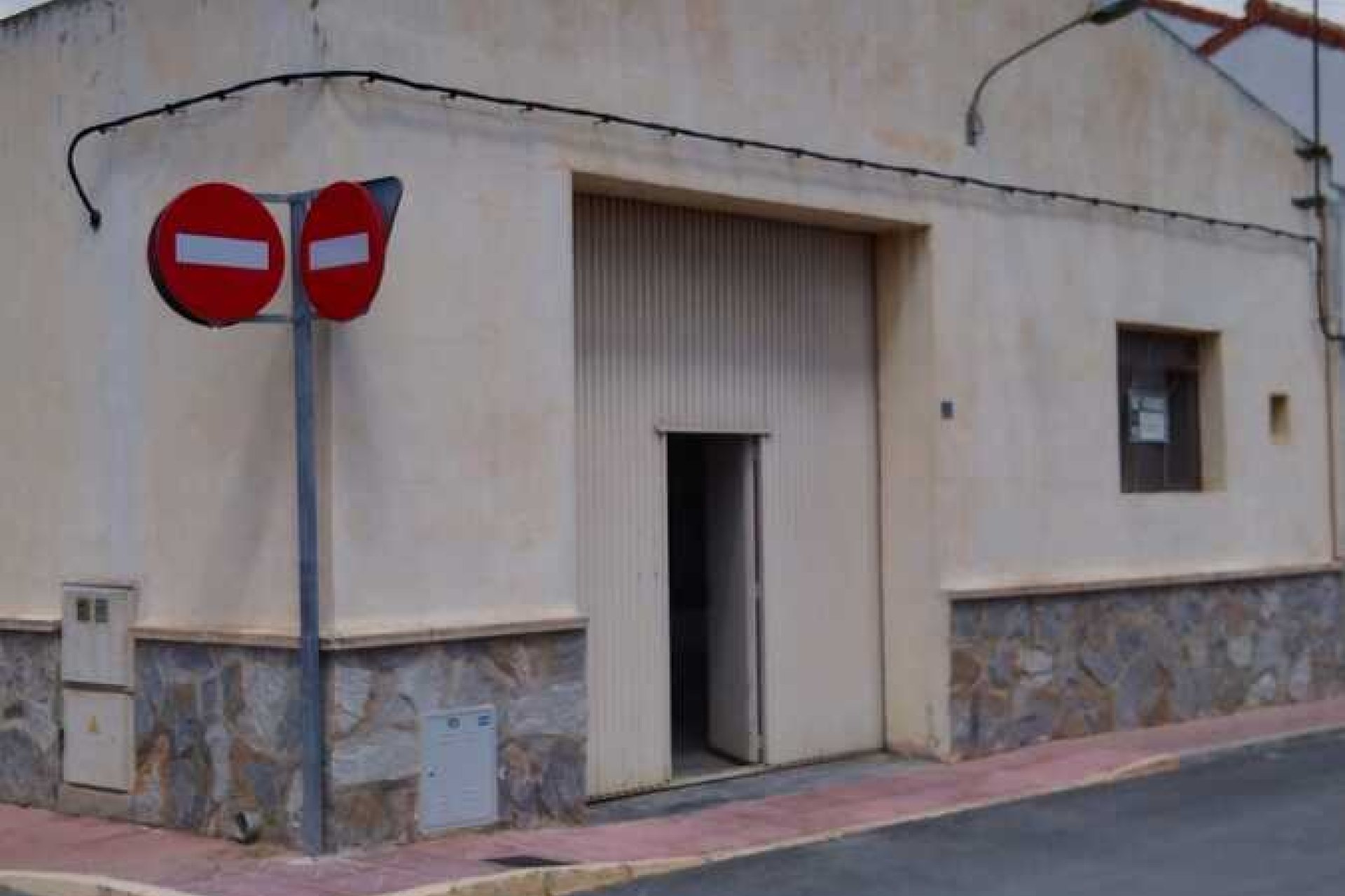 Weiterverkauf - Kommerziell -
Daya Vieja