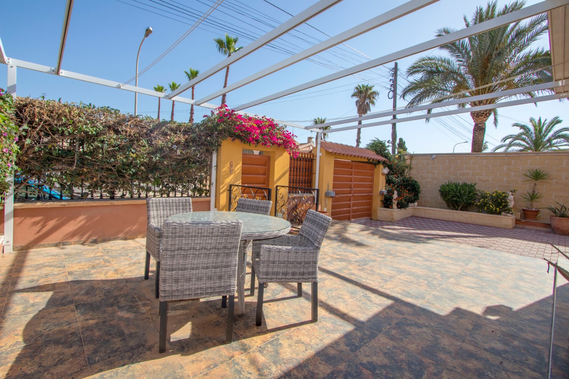 Weiterverkauf - Semi-detached house / Quad -
Torrevieja - El Chaparral
