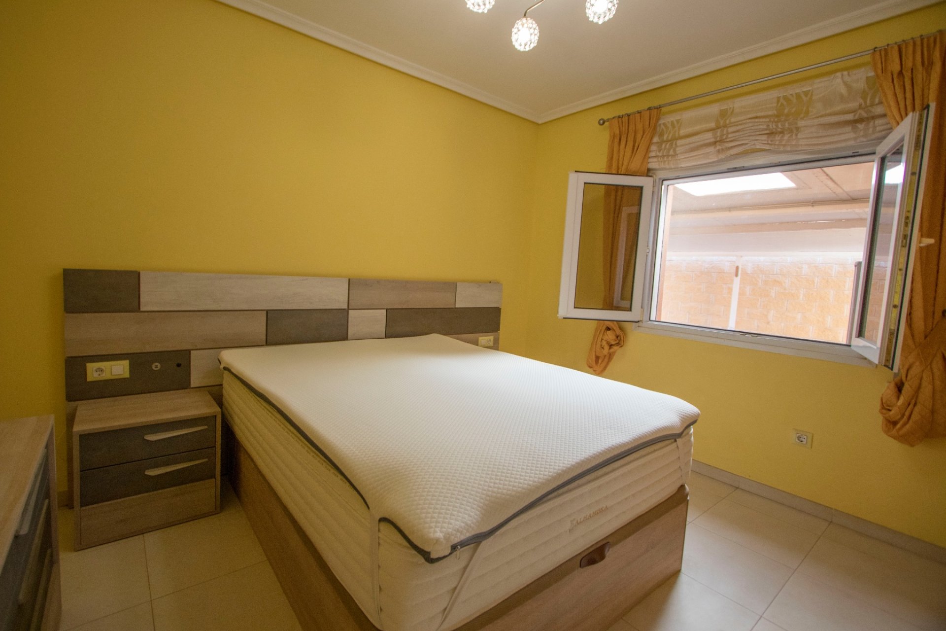 Weiterverkauf - Semi-detached house / Quad -
Torrevieja - El Chaparral