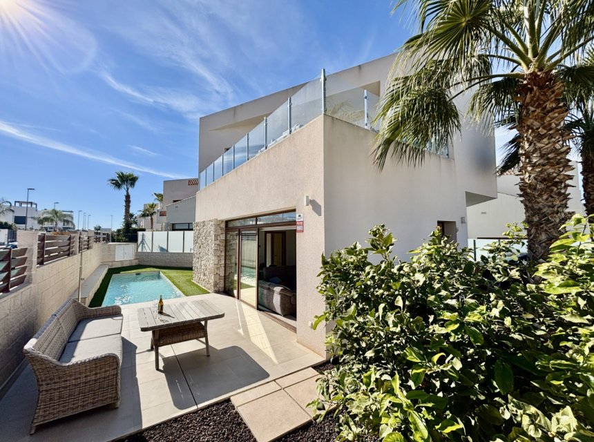 Weiterverkauf - Villa (freistehende) -
Alicante