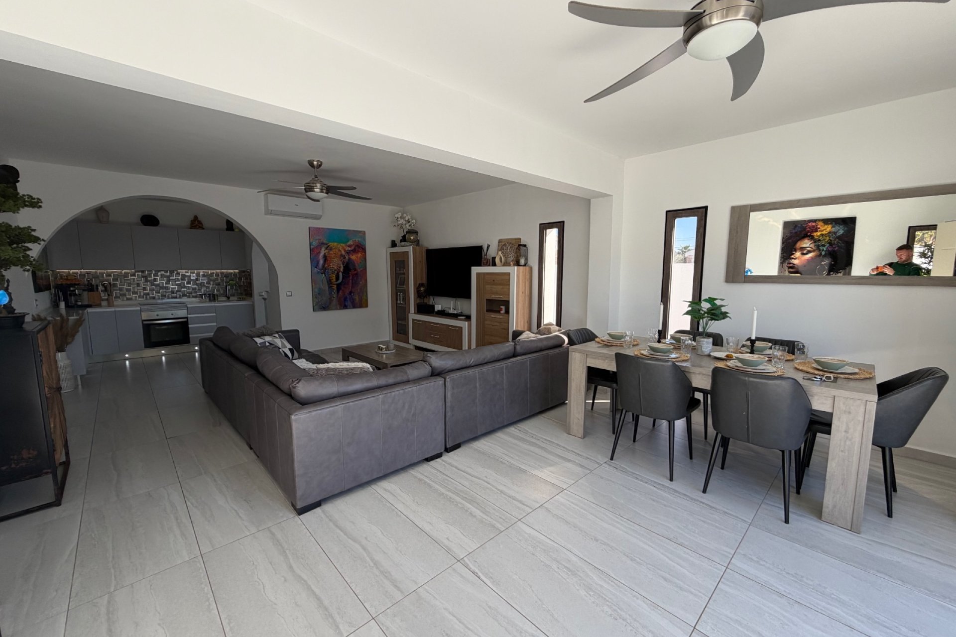 Weiterverkauf - Villa (freistehende) -
Alicante