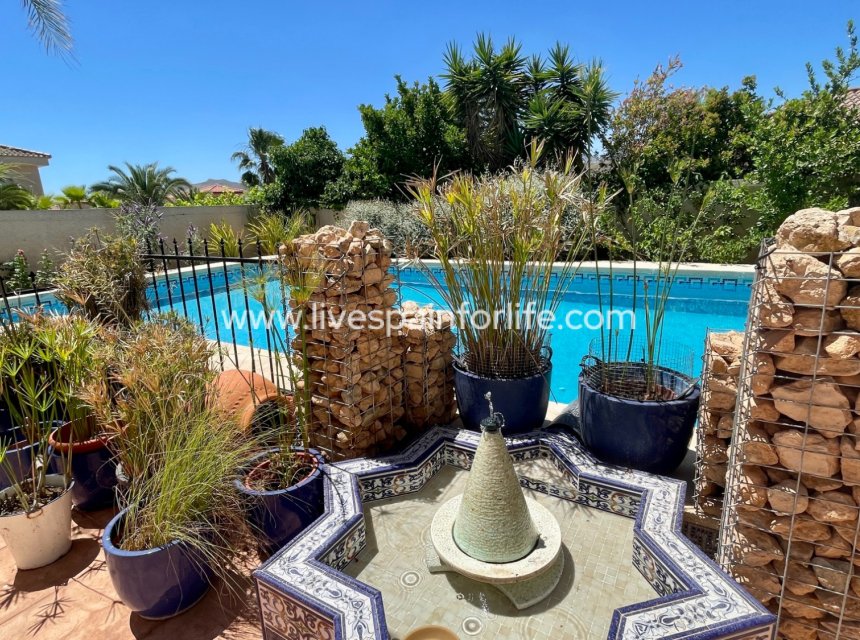 Weiterverkauf - Villa (freistehende) -
Hondon De Las Nieves