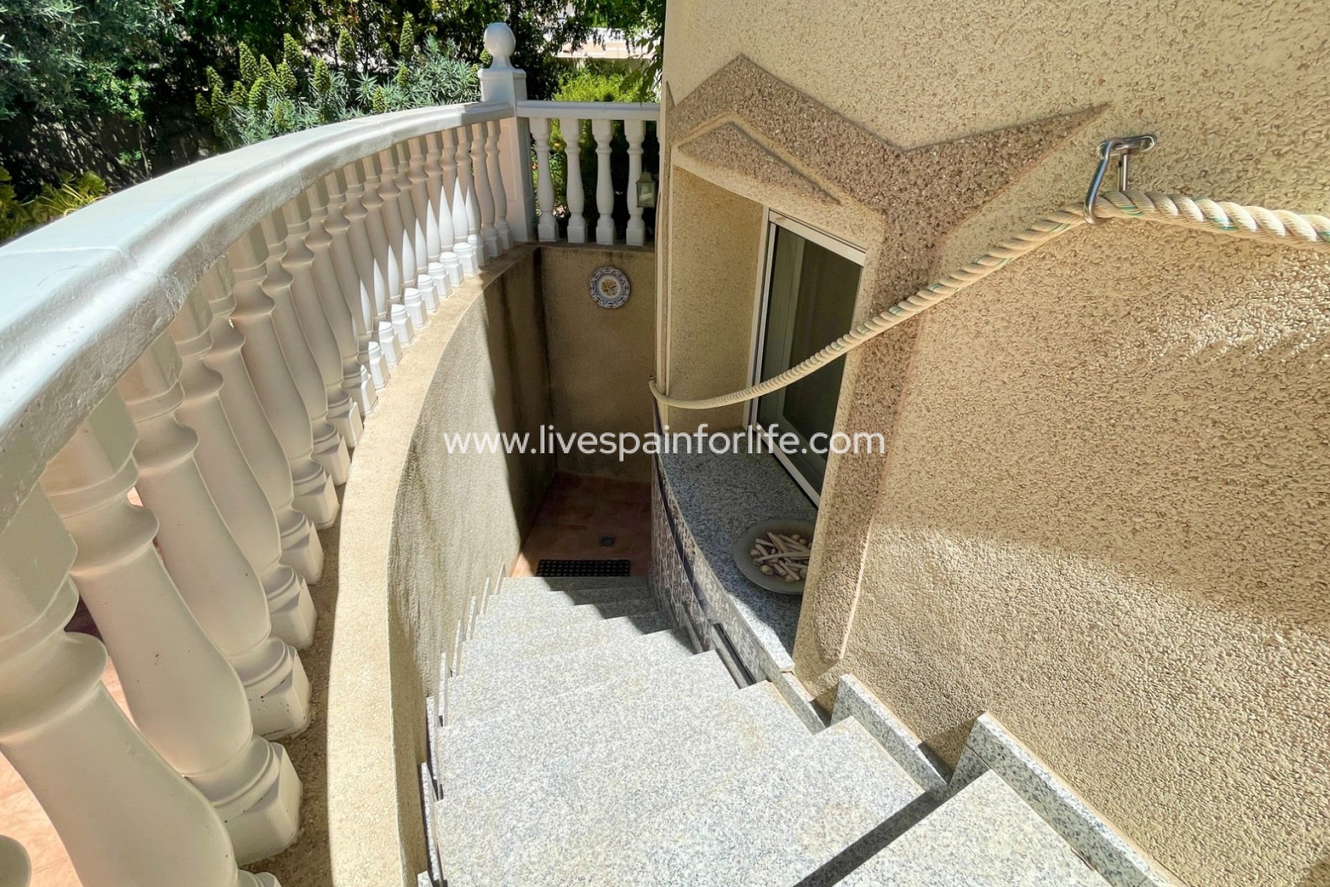 Weiterverkauf - Villa (freistehende) -
Hondon De Las Nieves