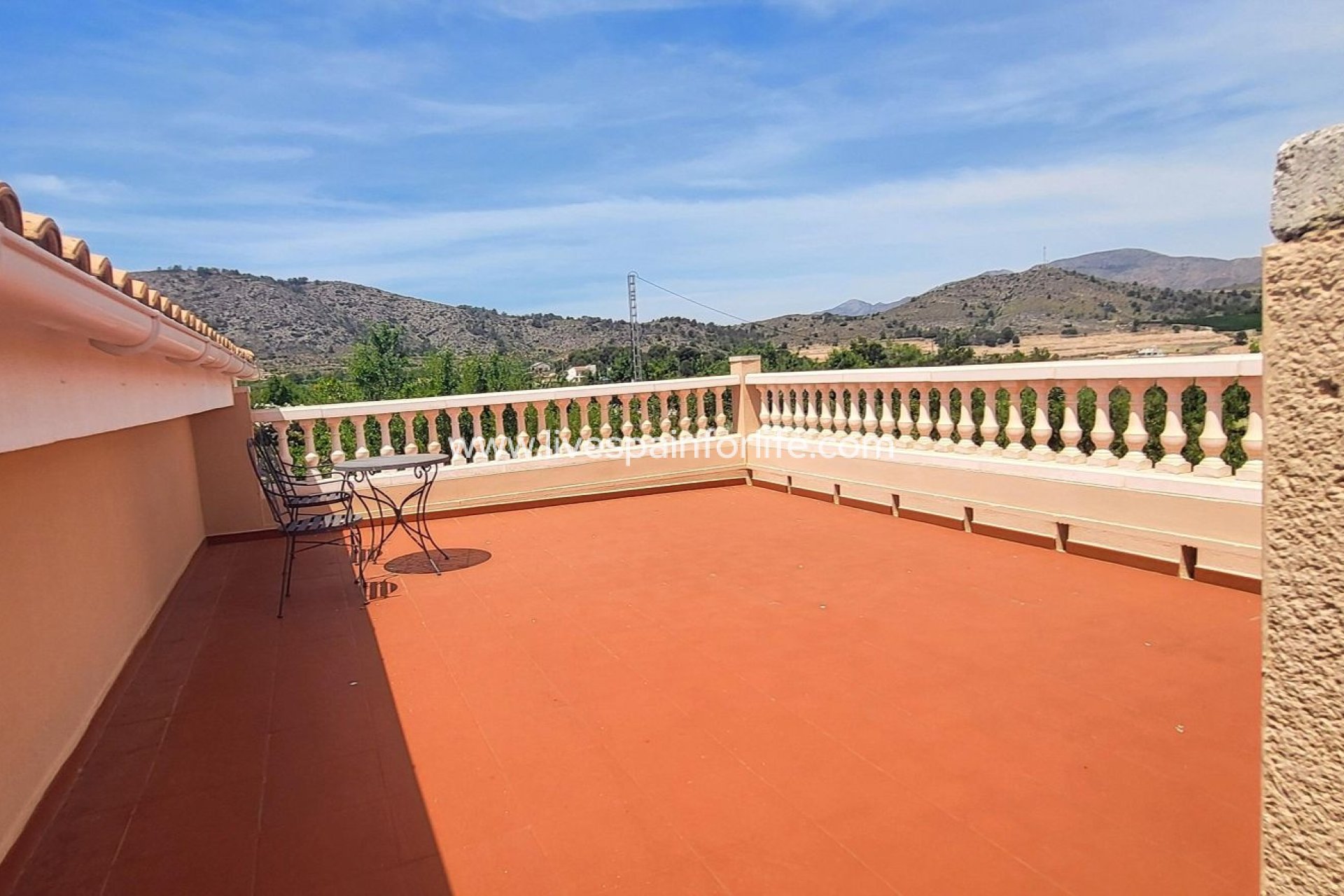 Weiterverkauf - Villa (freistehende) -
Hondon De Las Nieves