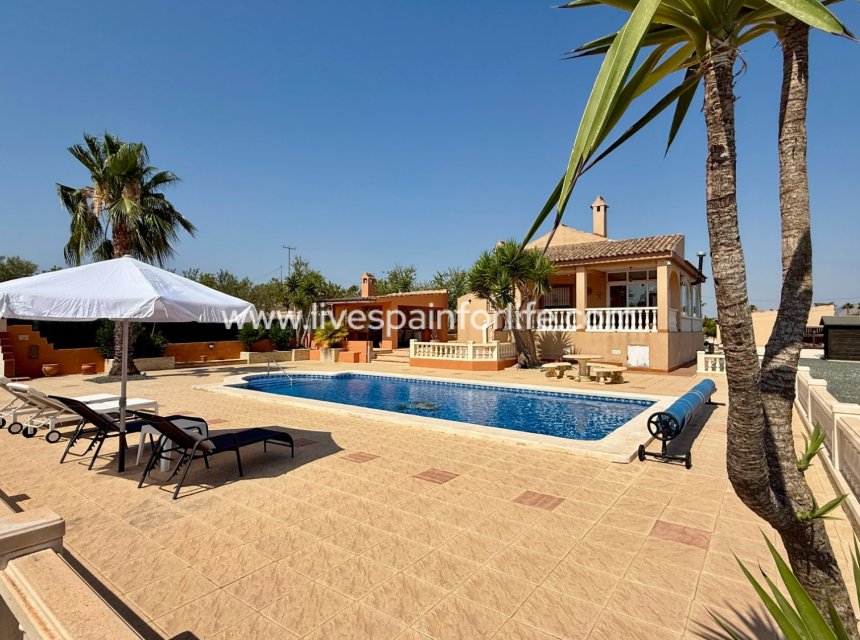 Weiterverkauf - Villa (freistehende) -
Hondon De Los Frailes