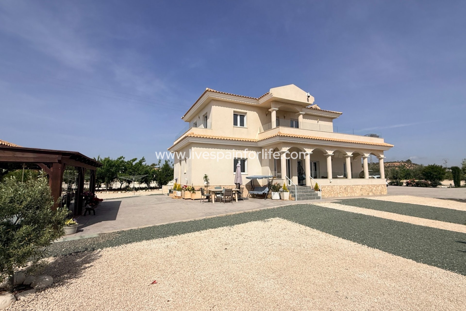 Weiterverkauf - Villa (freistehende) -
Pinoso